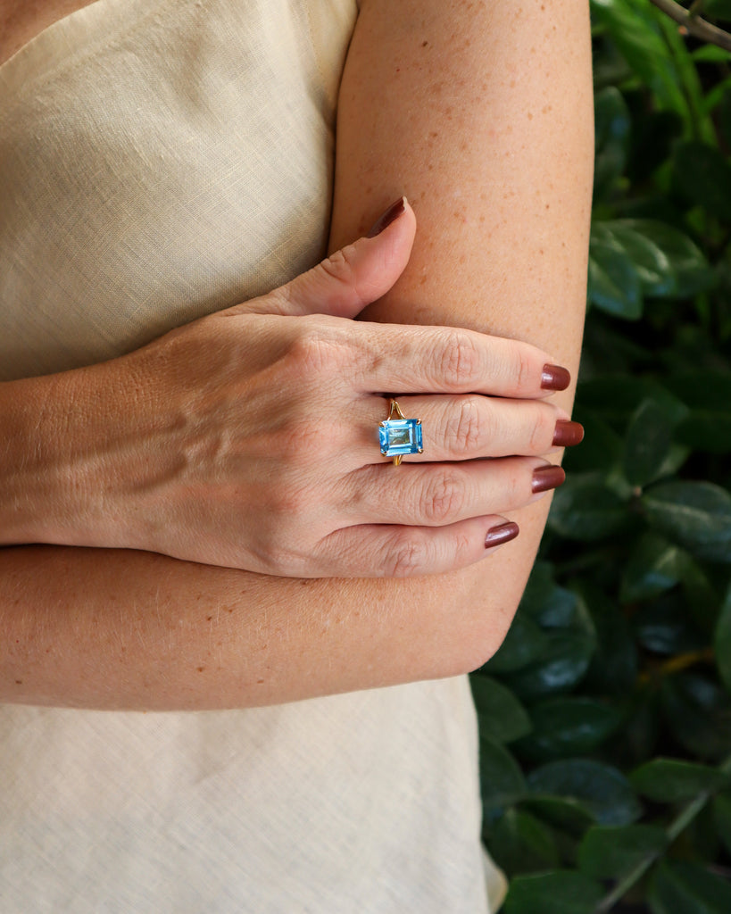 Blue Topaz ring - Gold