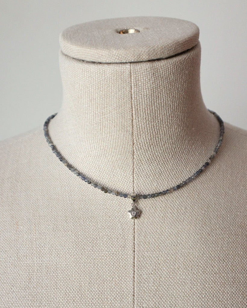 Diamond cut flower necklace - Iolite