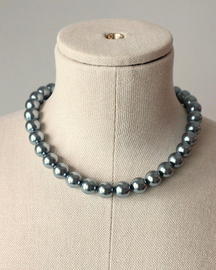 Grey pearl necklace